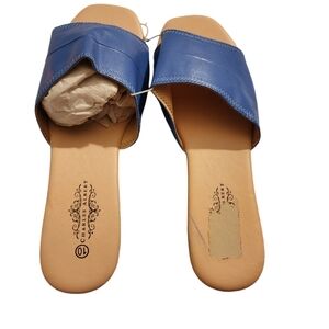 NWOT Charles Albert Women's Flat Slip Ons